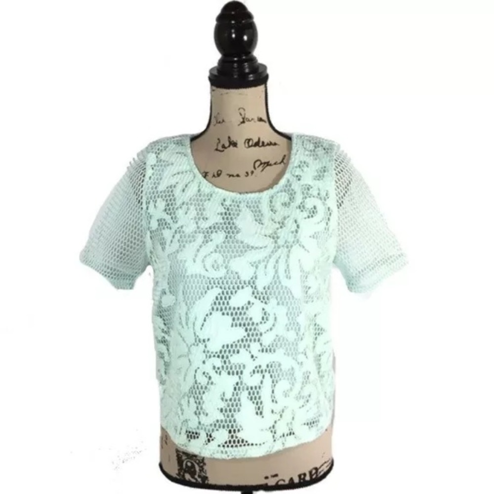 Gianni Bini Top Size Medium Short Sleeve Floral